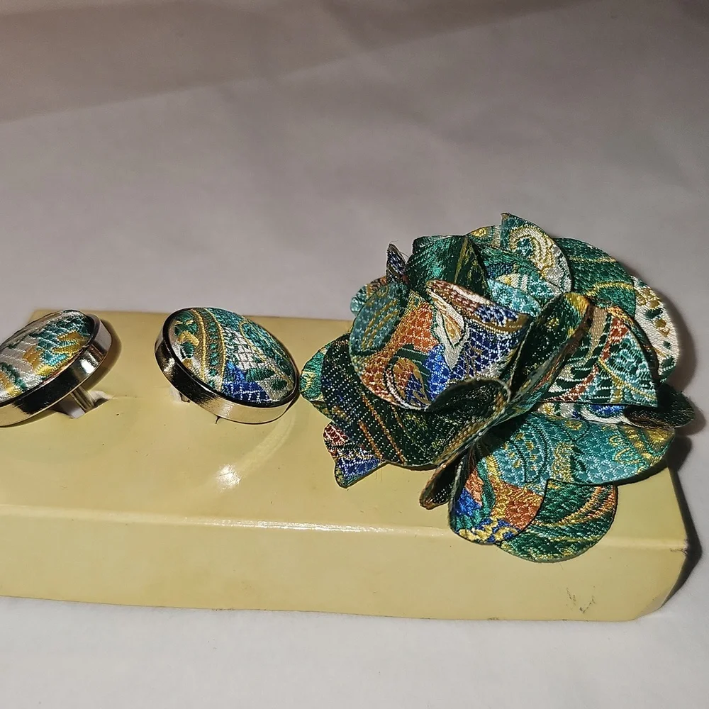 Elegant Green and Gold Tie Pin And Cuff Link Set NWOT